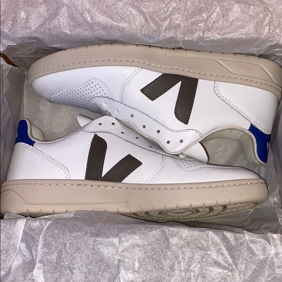 VEJA V-10 White Kaki Indigo